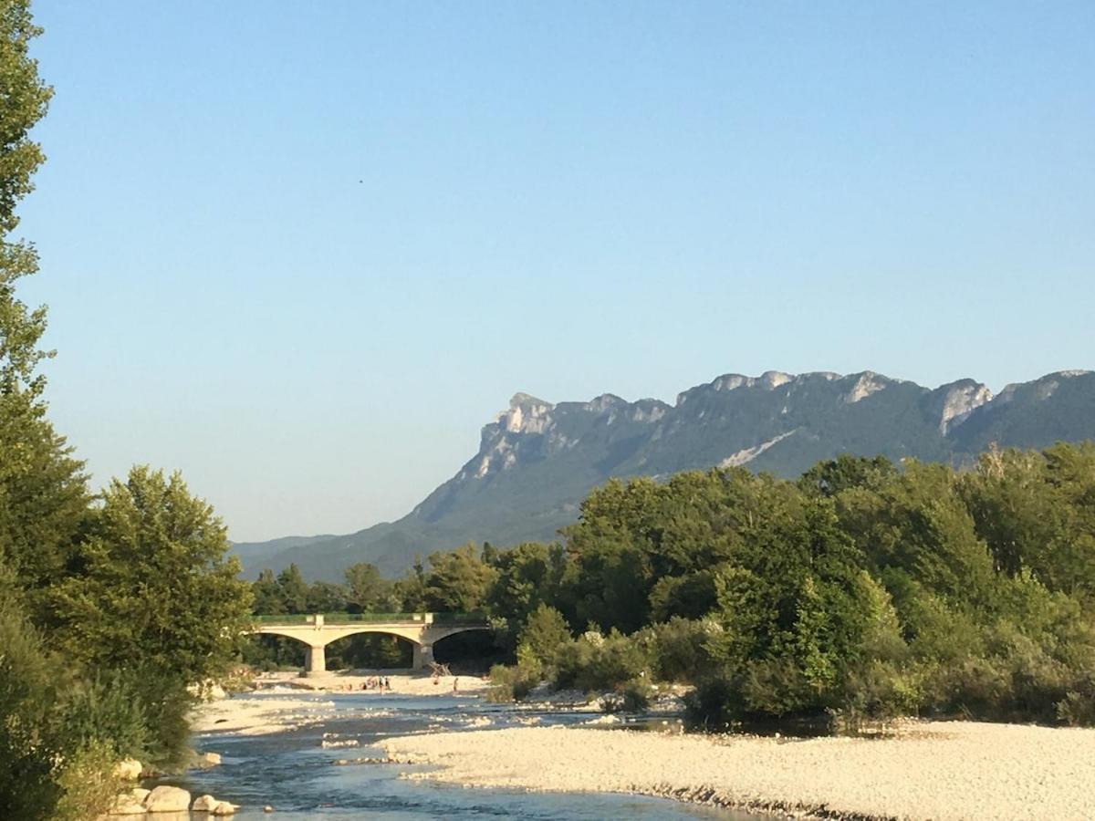 Maison De Vacances Avec Ses Petits Chalets Aouste-sur-Sye المظهر الخارجي الصورة