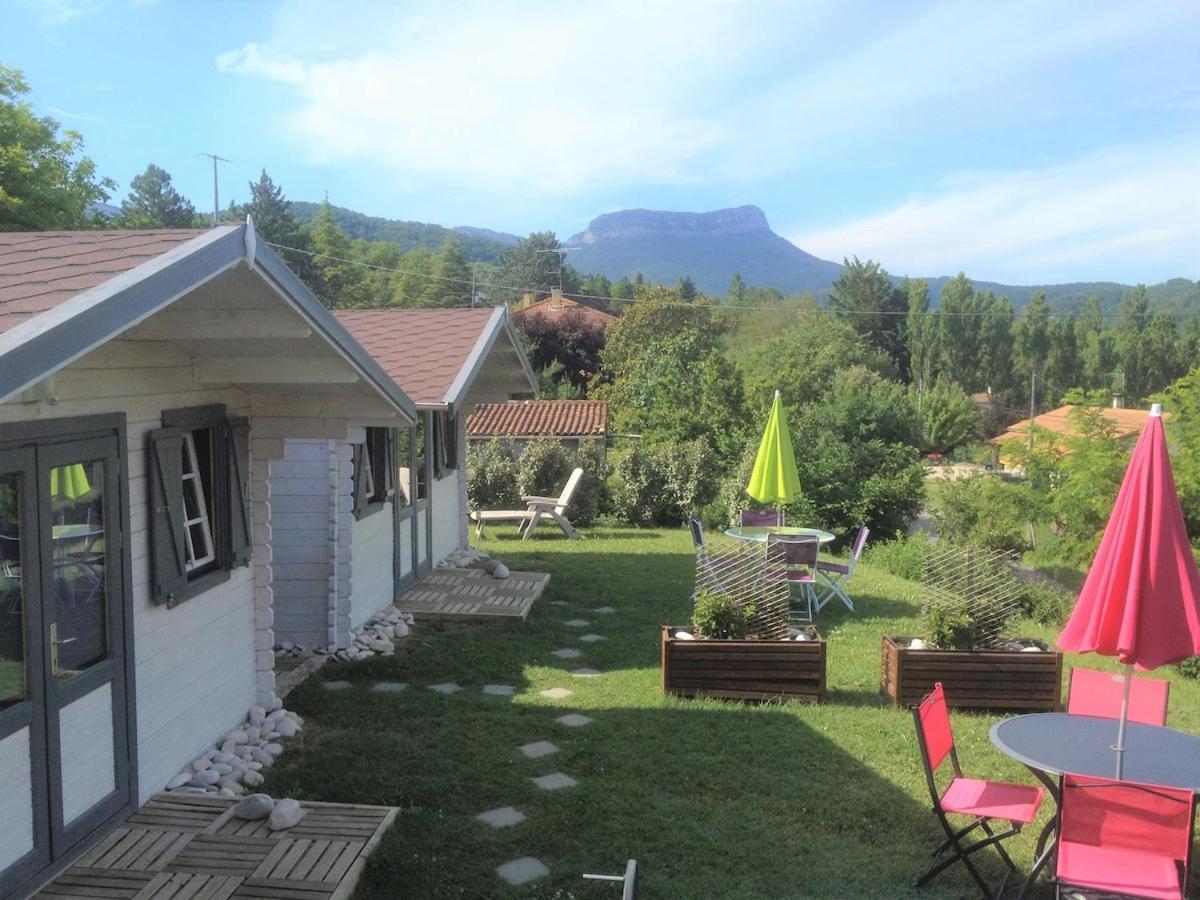 Maison De Vacances Avec Ses Petits Chalets Aouste-sur-Sye المظهر الخارجي الصورة